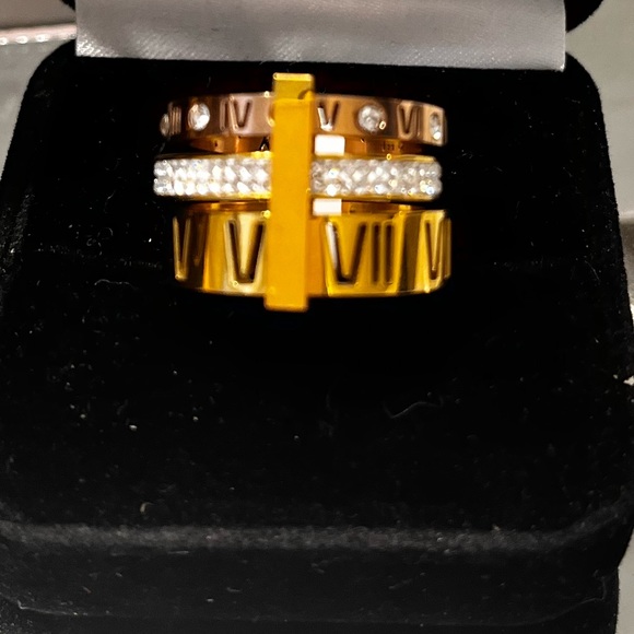 NWT! Gorgeous Statement Gold Ring - Picture 5 of 6